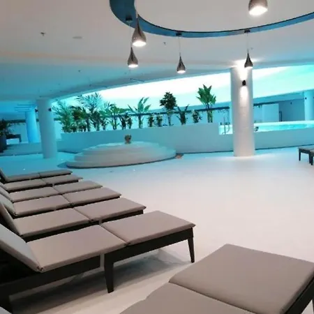 Appartement Hanza Tower Sky - 21 Spa Sauna & Jacuzzi & Pool