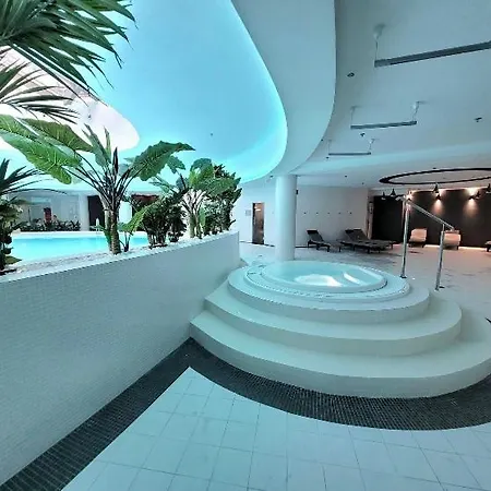 Appartement Hanza Tower Sky - 21 Spa Sauna & Jacuzzi & Pool *